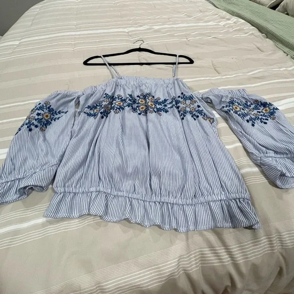 American Eagle Top - Picture 2 of 6